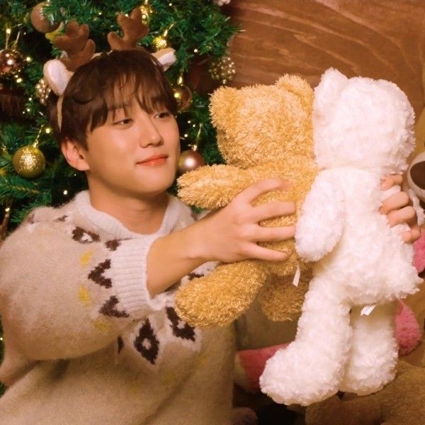 Behind-the-scenes cut of Hong Joochan (GoldenChild)