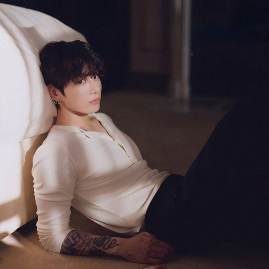 Foto aktivitas terbaru Jungkook (BTS)