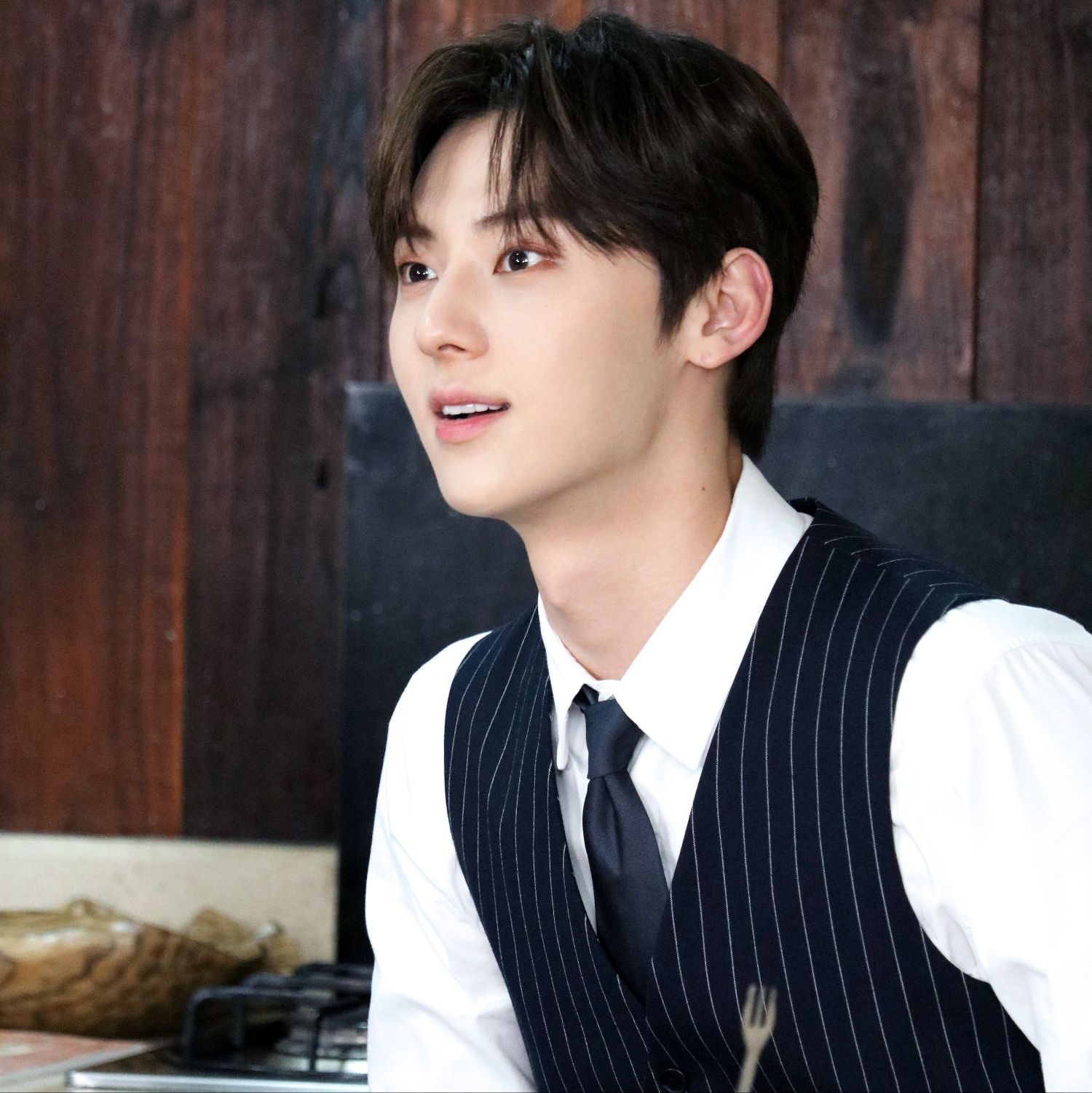 Behind-the-scenes cut of Hwang Minhyun