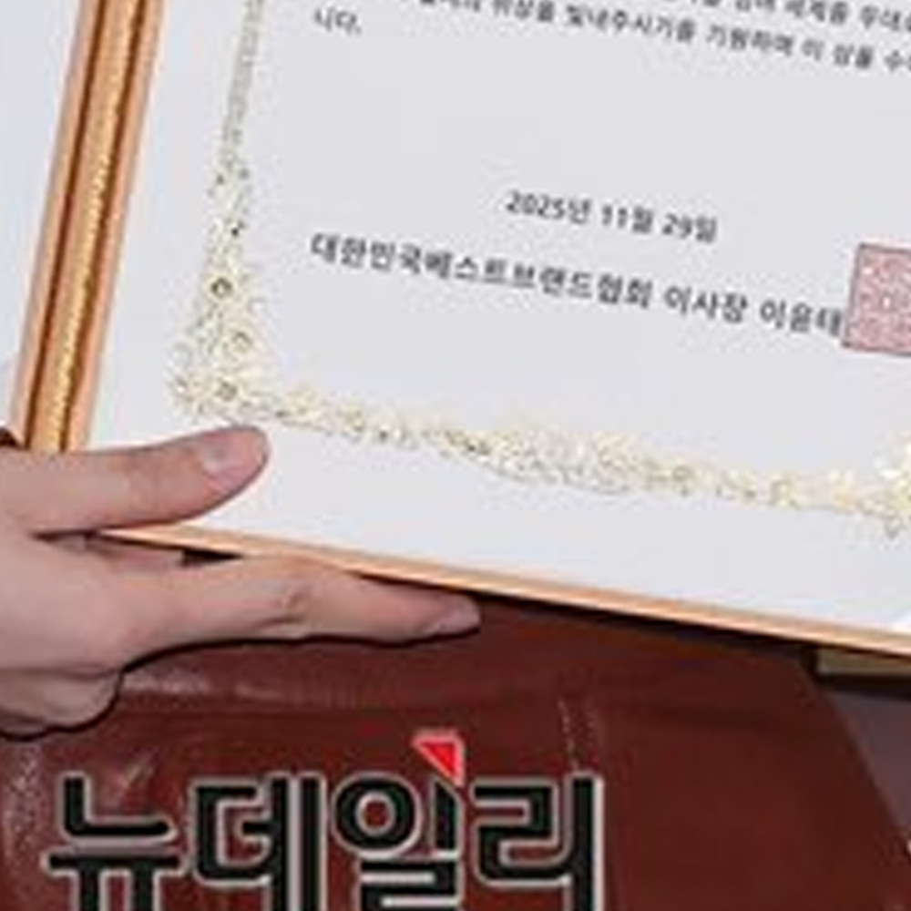 Recent activity shot of HyunJin (Loossemble)