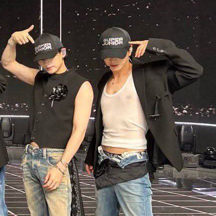 Behind-the-scenes cut of Super Junior