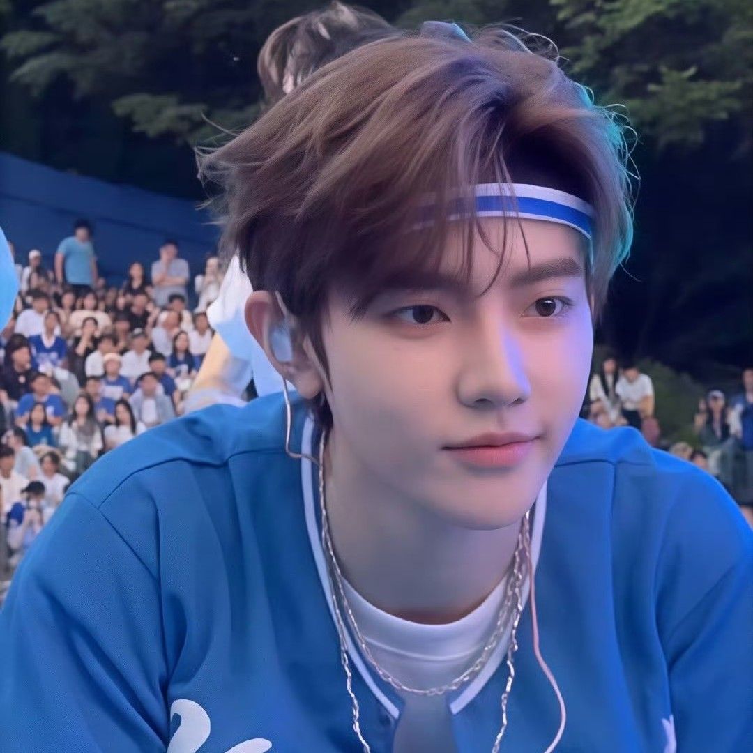 A moment captured by Zhang Hao (ZEROBASEONE)'s fan