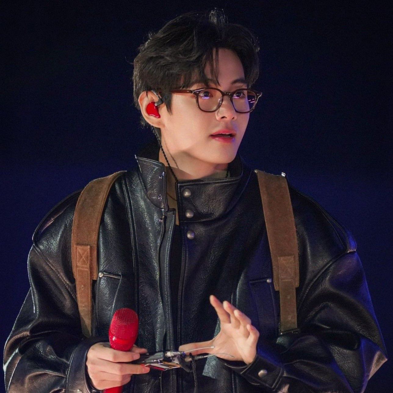 V (防彈少年團)的最新活動照片