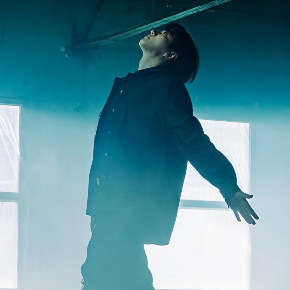 Behind-the-scenes cut of Junho (2PM)