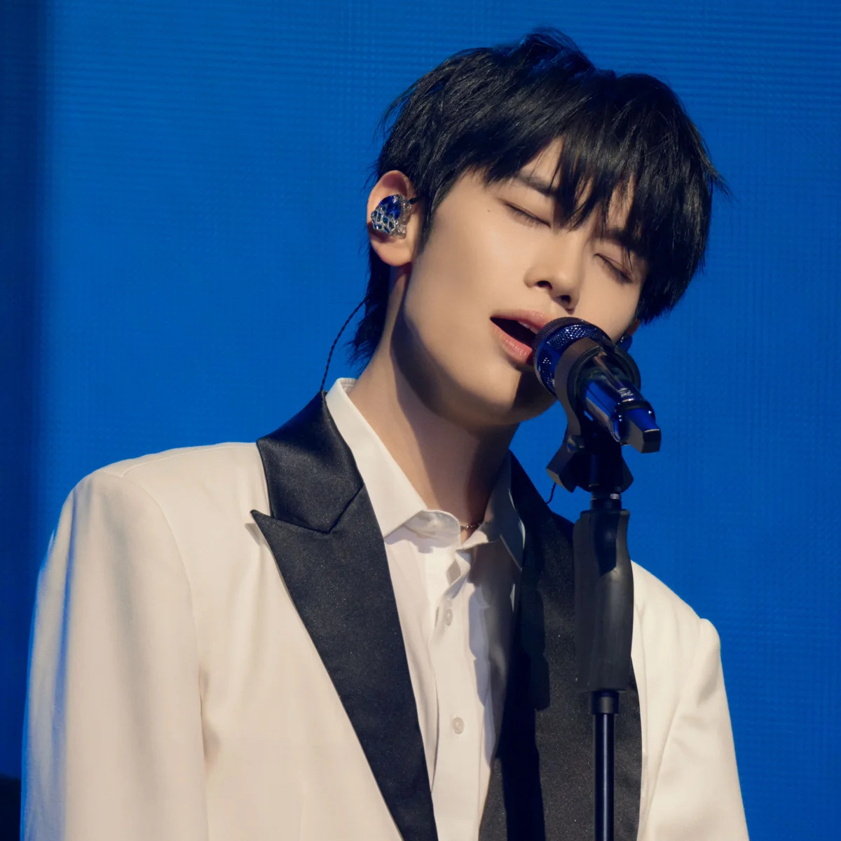 Latest photo of Kim Taerae (ZEROBASEONE)