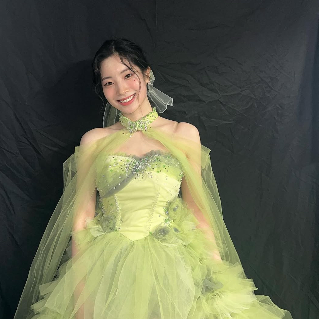 Behind-the-scenes cut of Dahyun (TWICE)