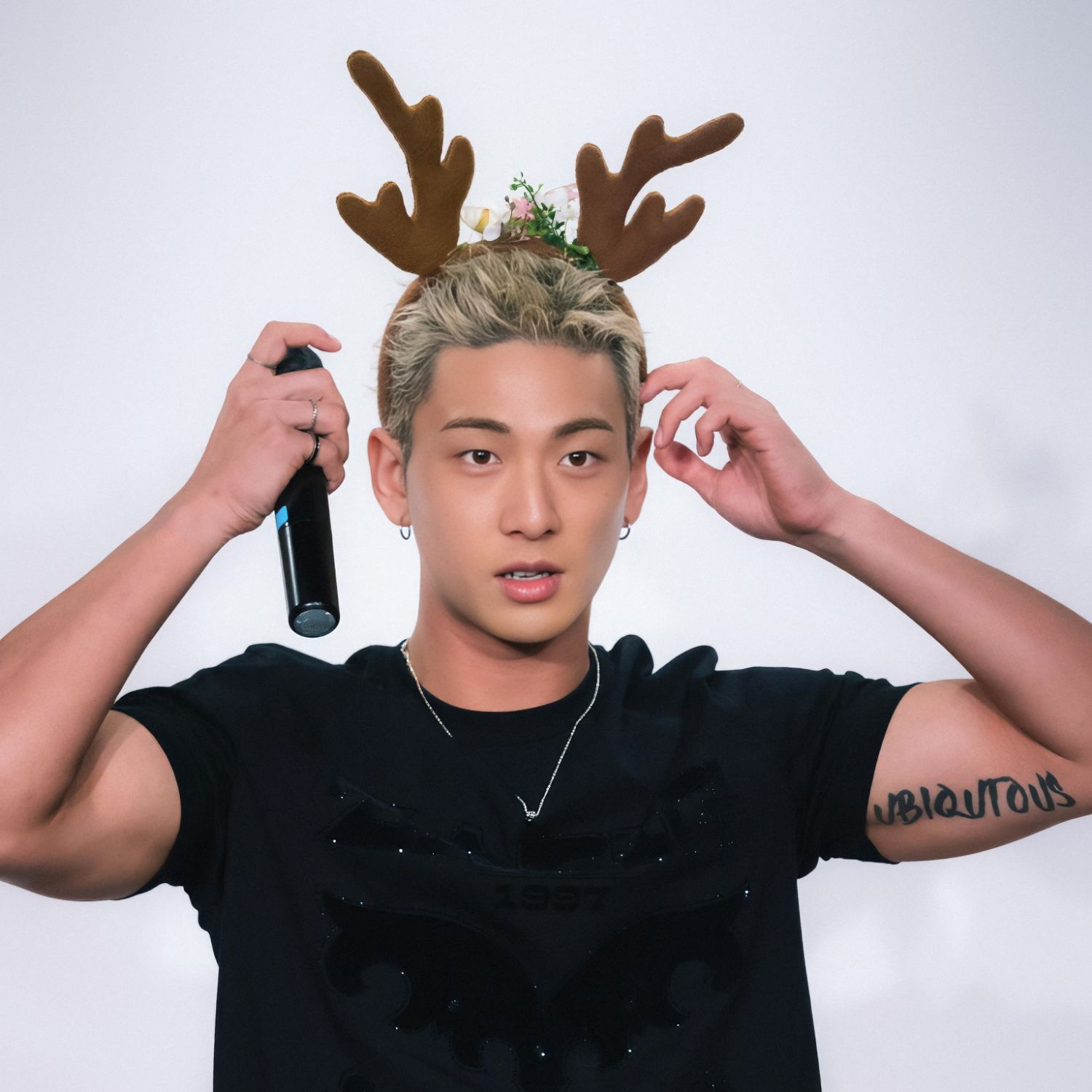 Behind-the-scenes cut of Baekho