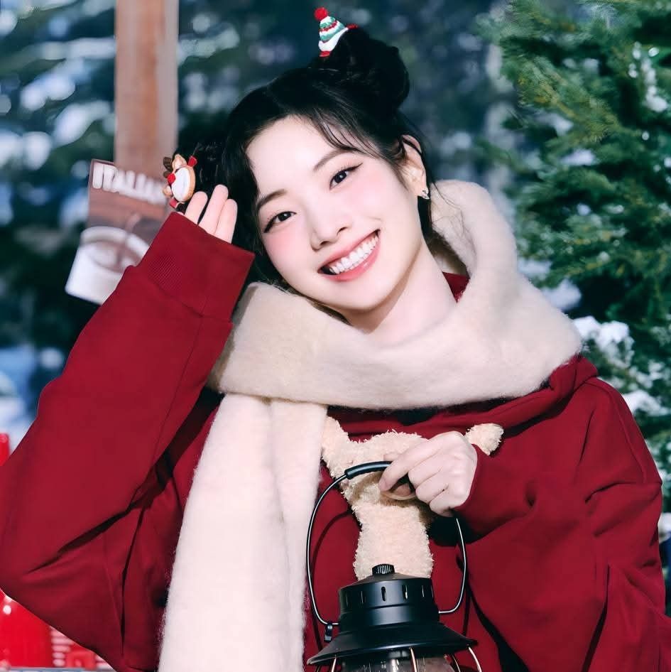 Recent activity shot of Dahyun (TWICE)