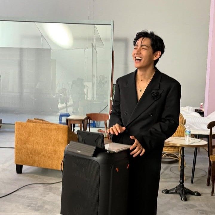 A moment captured by V (BTS)'s fan