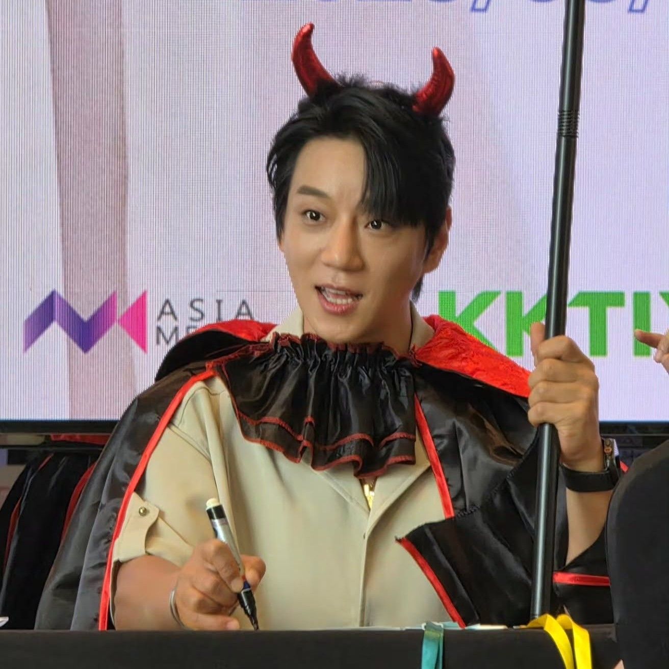 Behind-the-scenes cut of Hwang Chiyeol