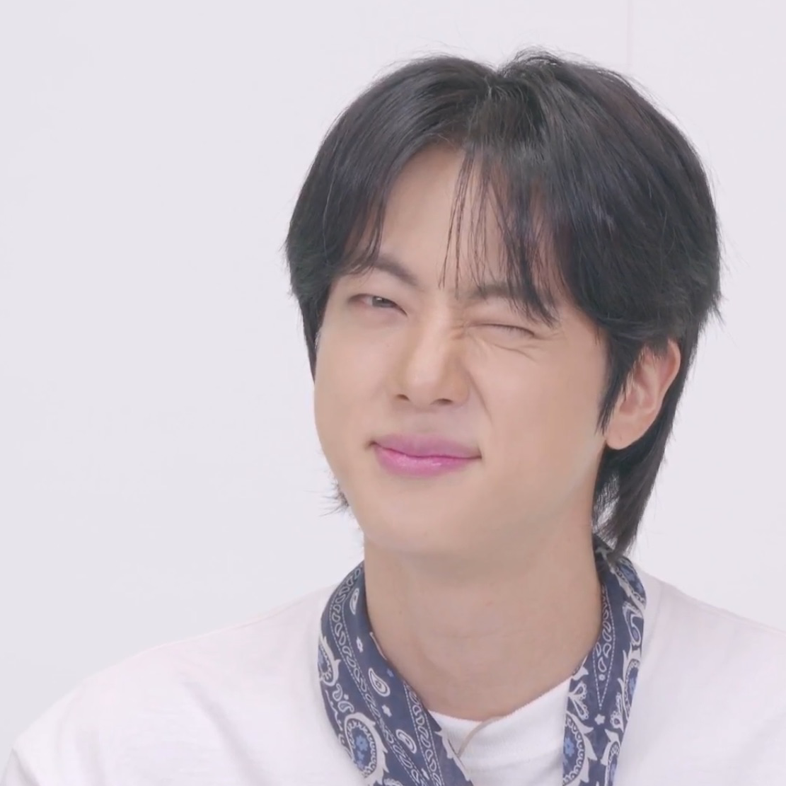 Foto aktivitas terbaru Jin (BTS)