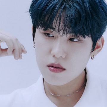 Signature photo of Park Woojin (AB6IX) capturing their charm