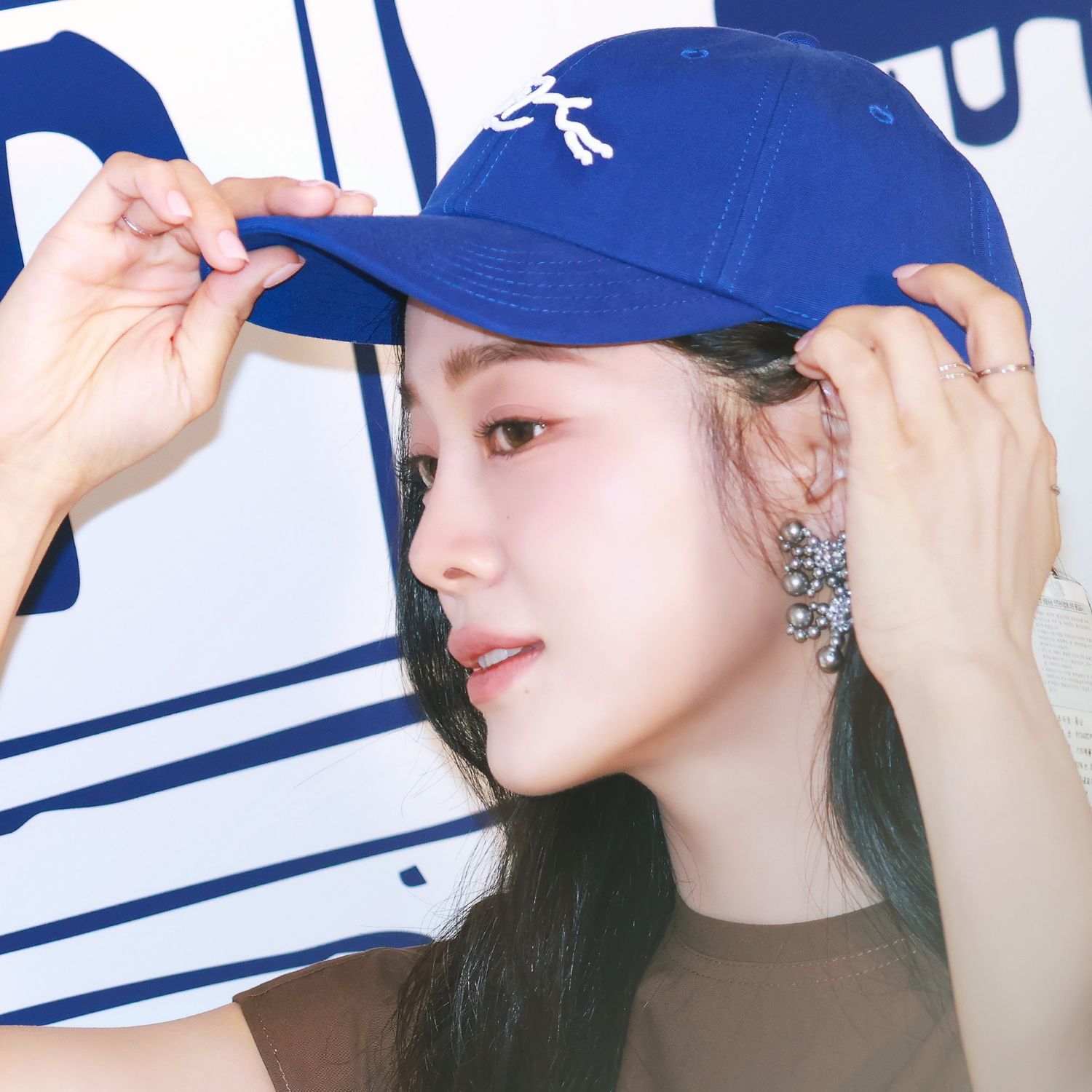 Behind-the-scenes cut of Sejeong