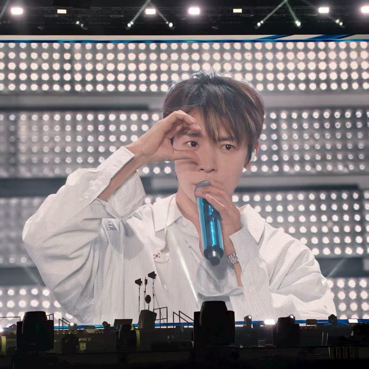 A moment captured by Super Junior's fan