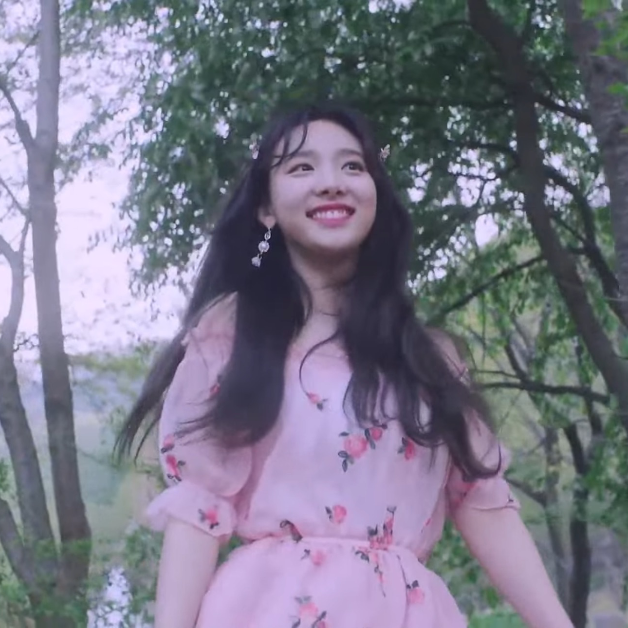 A moment captured by Nayeon (TWICE)'s fan