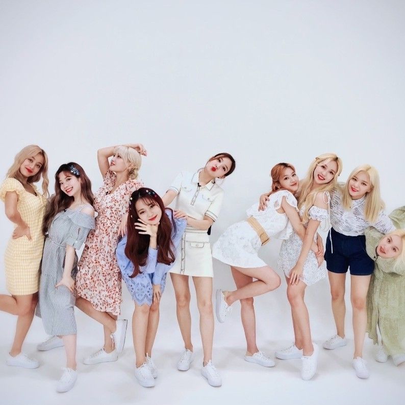 TWICEの最近の活動写真