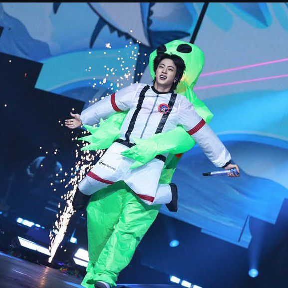 Jin (防弹少年团)粉丝拍下的瞬间