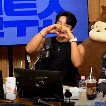 Behind-the-scenes cut of Hwang Chiyeol