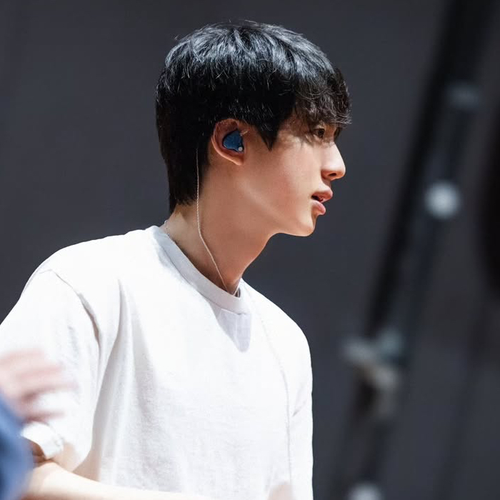진 (방탄소년단)의 최신 사진