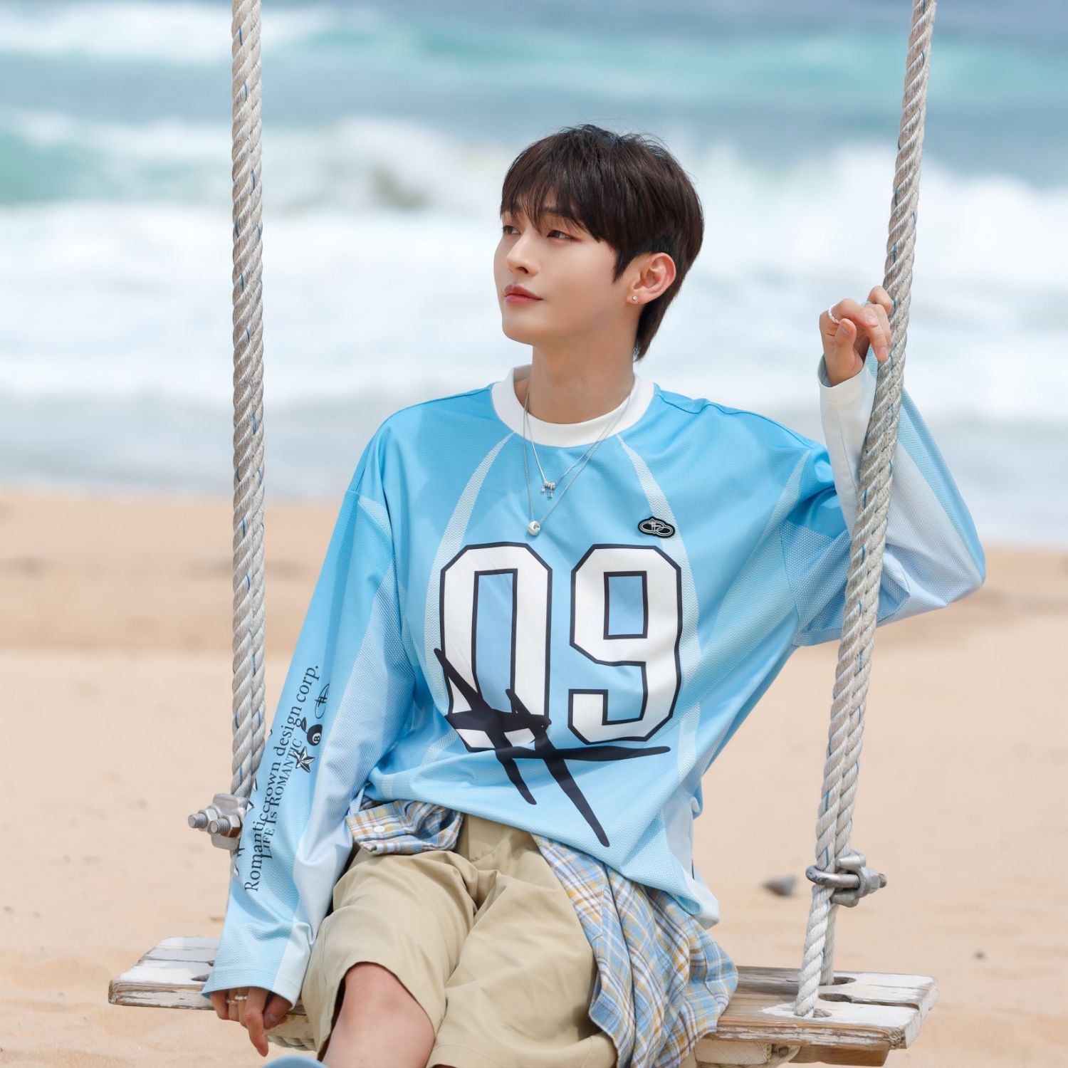 Behind-the-scenes cut of Yoon Jisung
