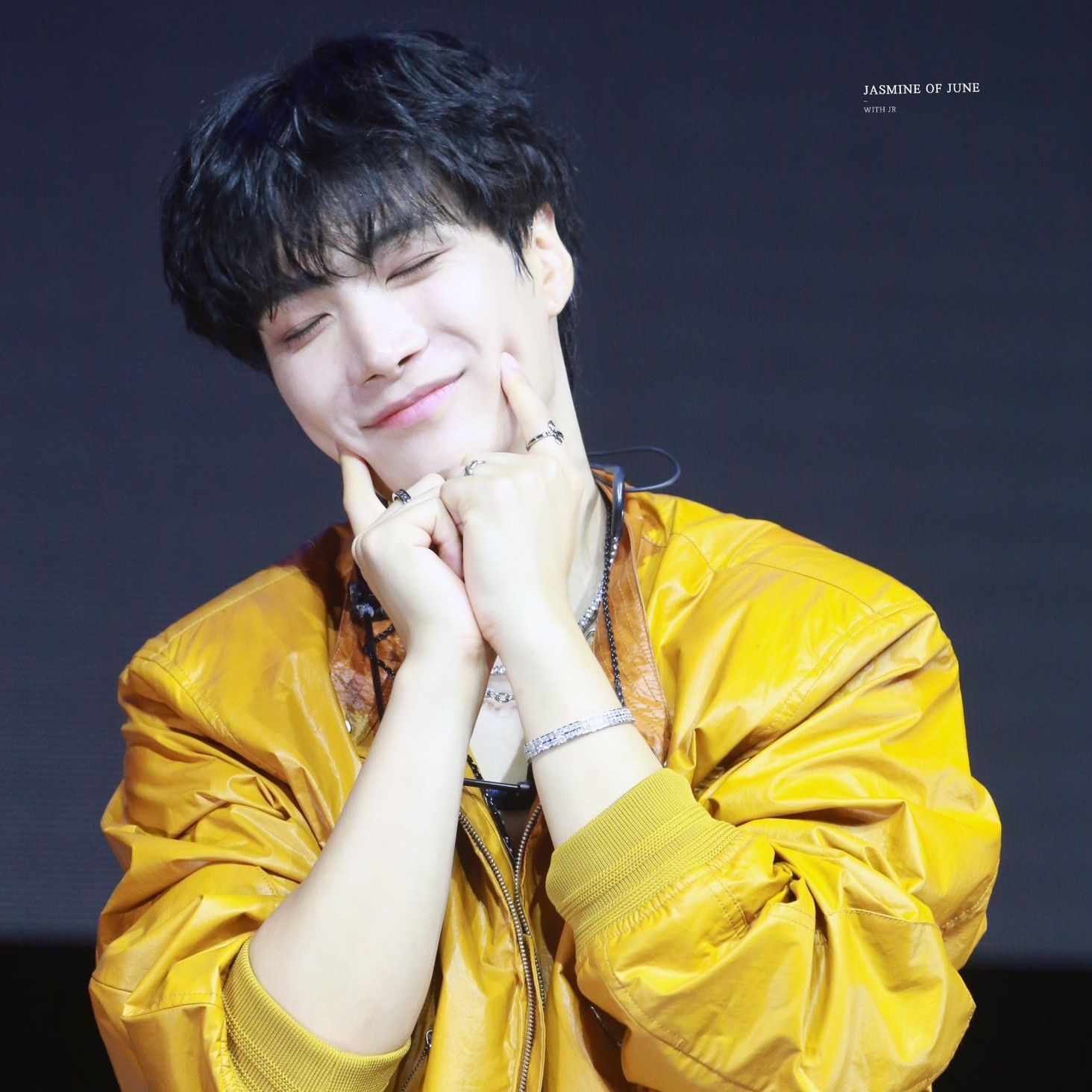 A moment captured by Kim Jonghyeon's fan