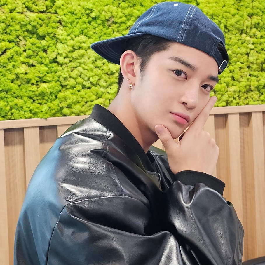 Recent activity shot of Bae Jinyoung