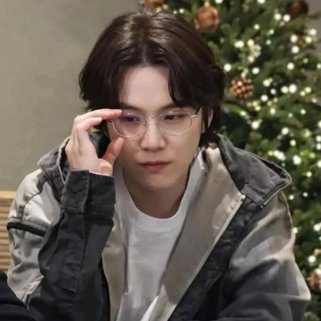 Foto terbaru SUGA (BTS)