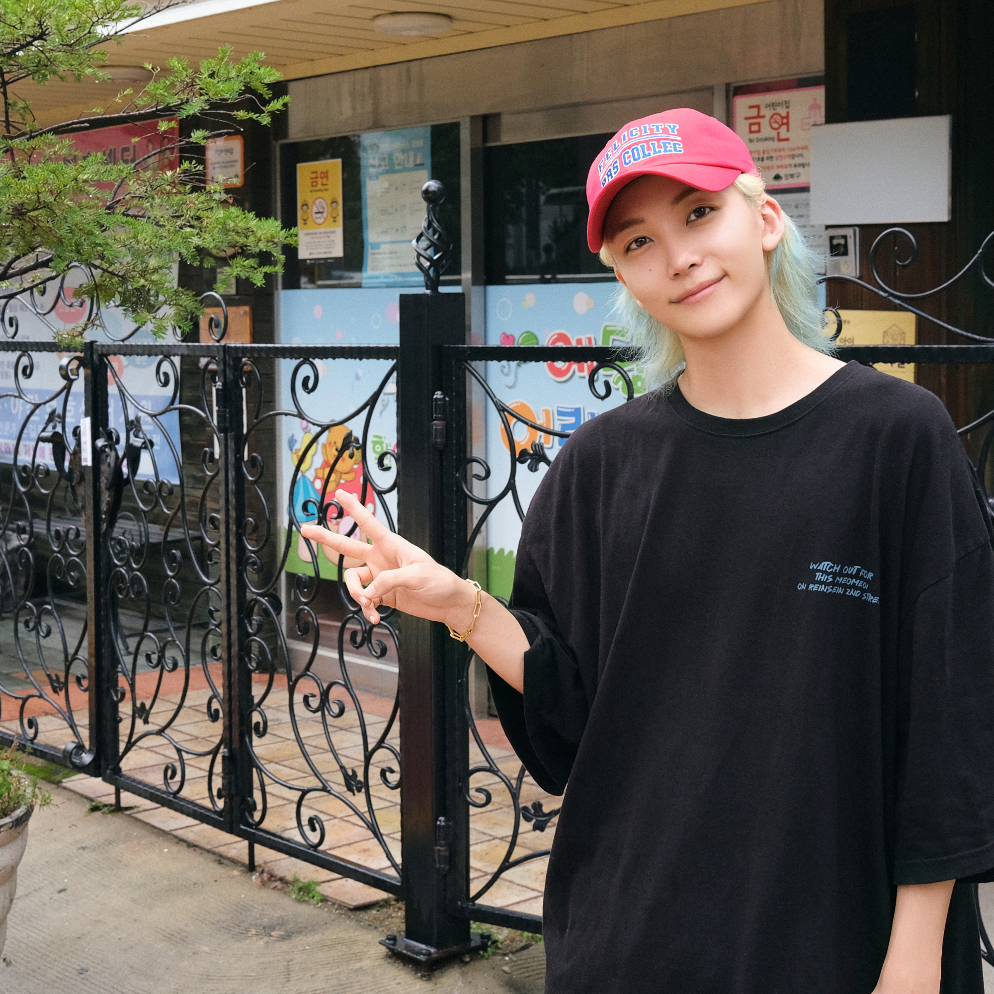 A moment captured by Jeonghan (SEVENTEEN)'s fan