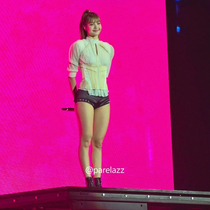 Momen yang diabadikan oleh penggemar Lisa (BLACKPINK)