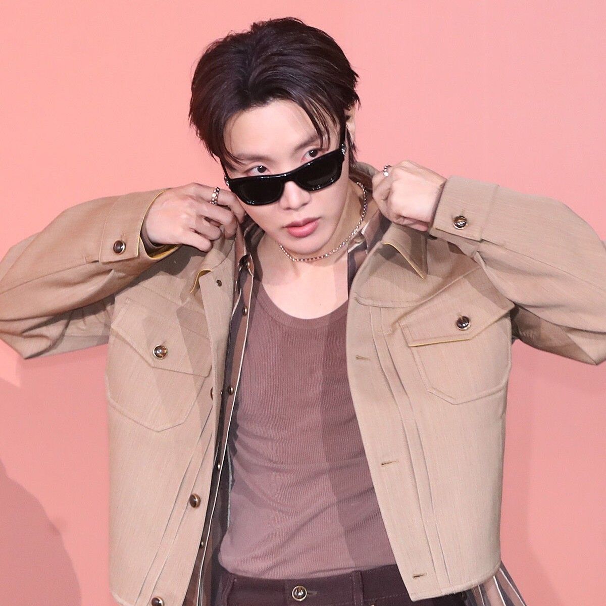 제이홉 (방탄소년단)의 최신 사진