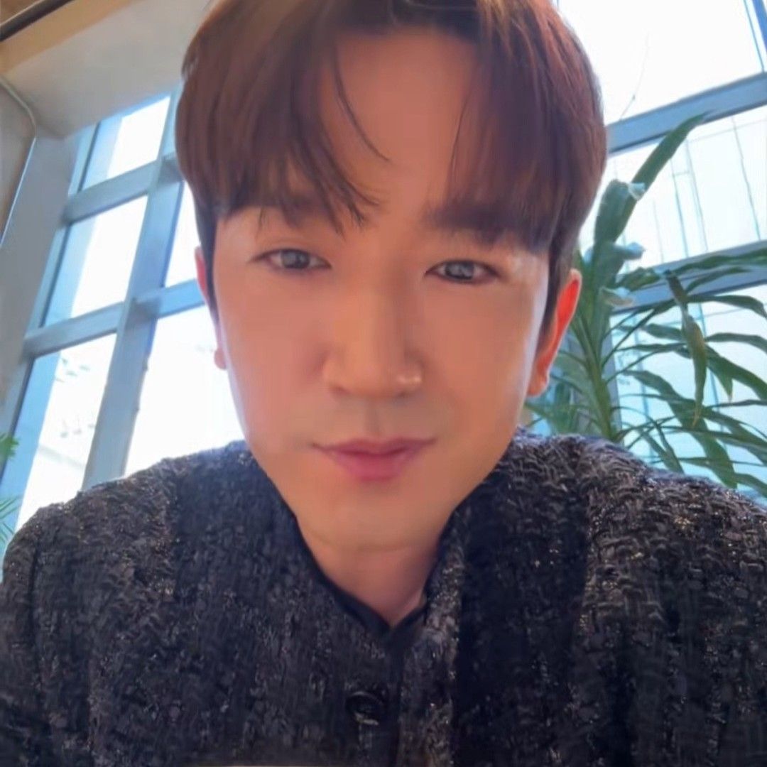 Latest photo of Lee Minwoo (SHINHWA)