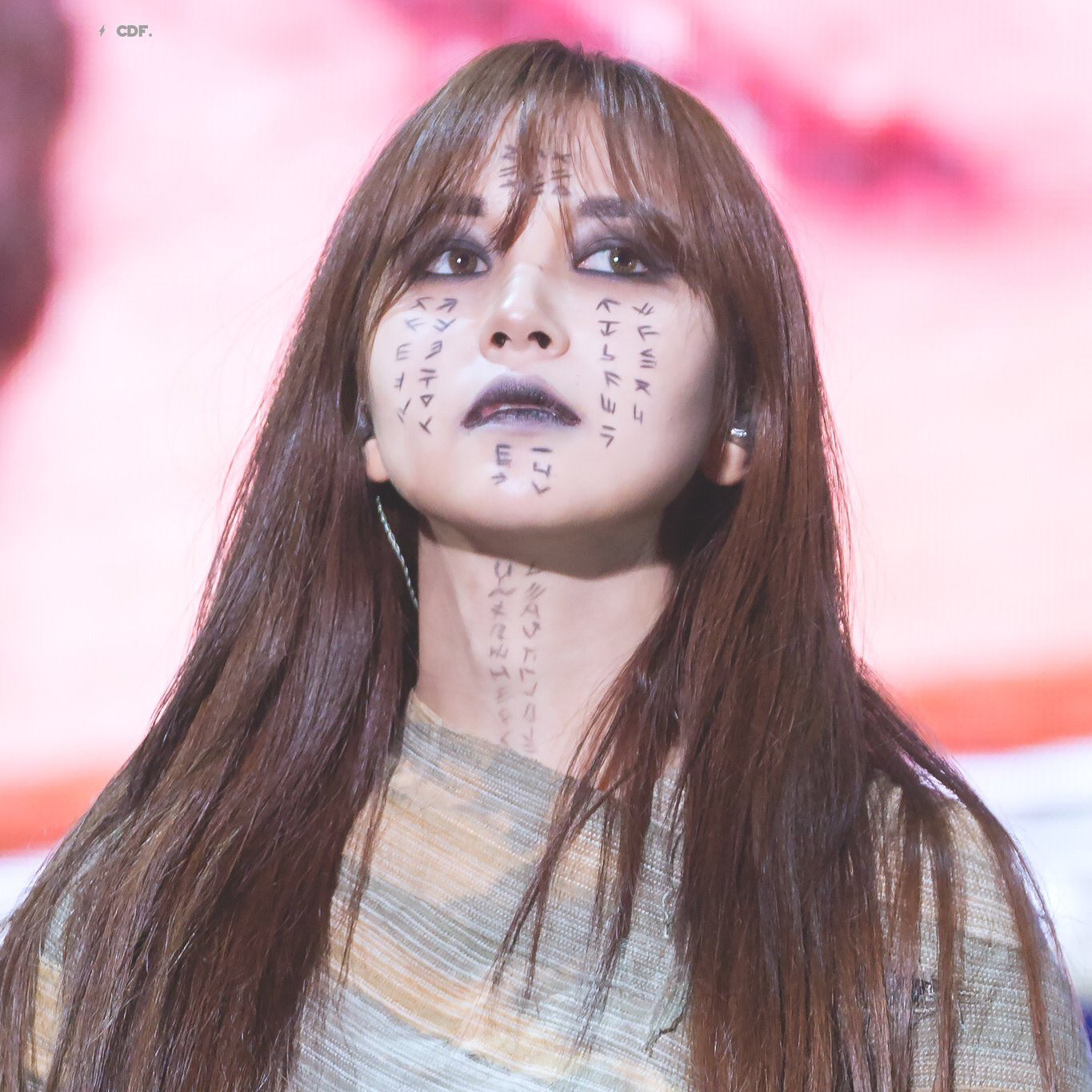 Behind-the-scenes cut of Mina (TWICE)