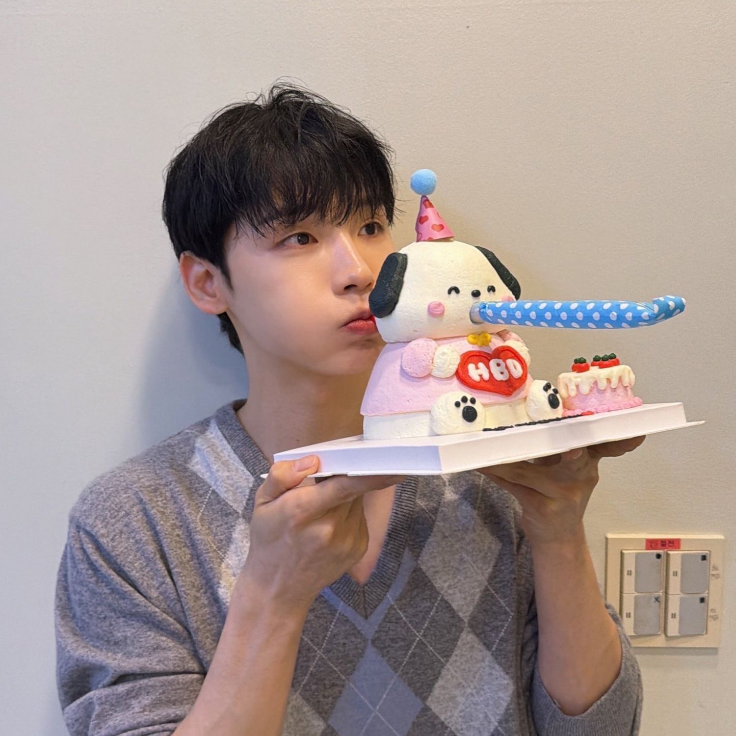 Recent activity shot of Jeon Woong (AB6IX)