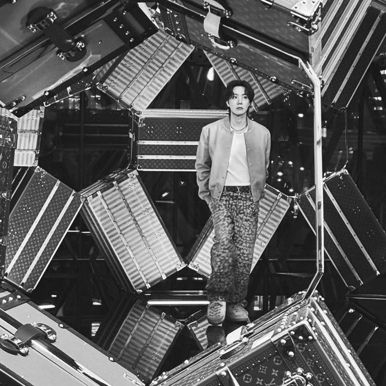 Momen yang diabadikan oleh penggemar j-hope (BTS)