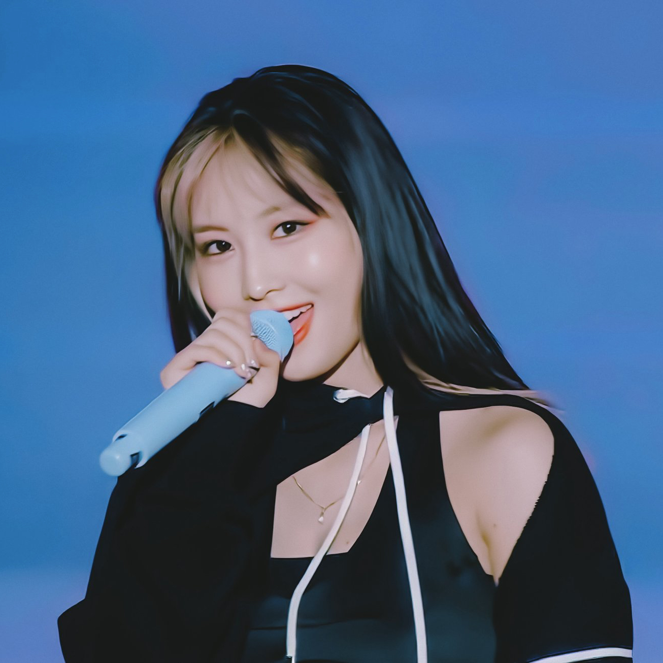 Foto aktivitas terbaru Momo (TWICE)