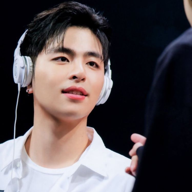 A moment captured by JU-NE (iKON)'s fan