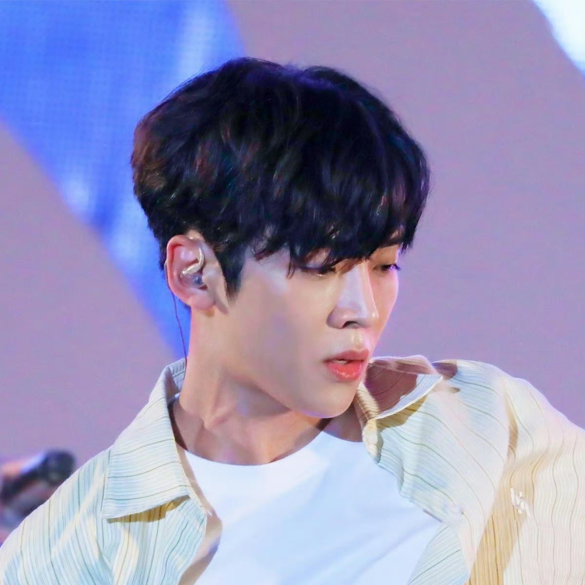 Behind-the-scenes cut of Rowoon
