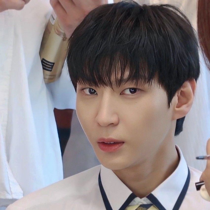 Recent activity shot of LEO (VIXX)