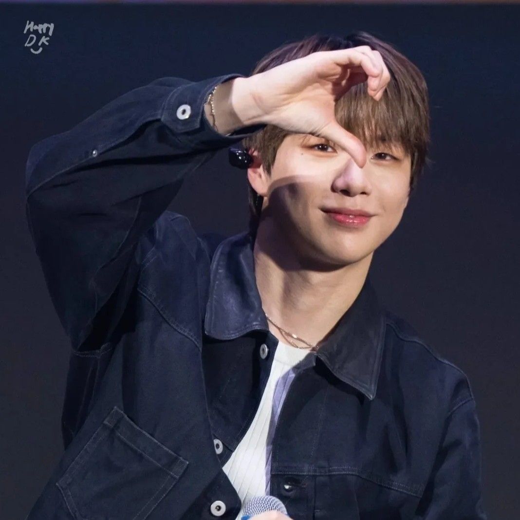 Foto aktivitas terbaru Kang Daniel