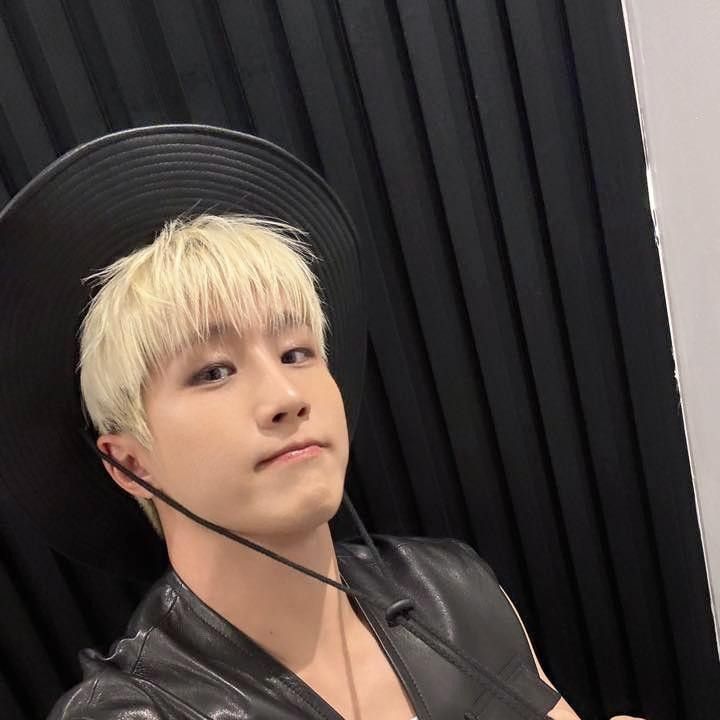 A moment captured by Jinjin (ASTRO)'s fan