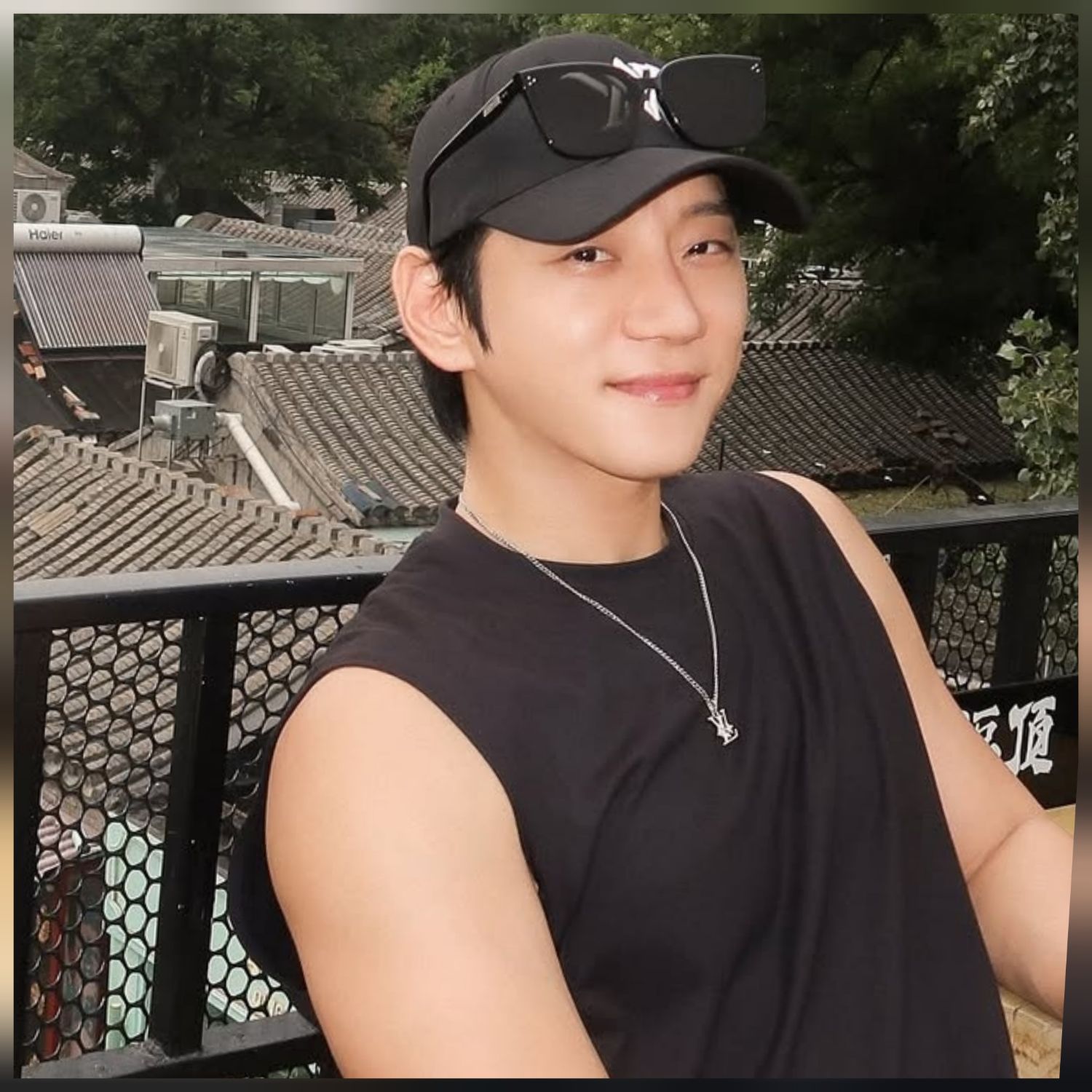Behind-the-scenes cut of Hwang Chiyeol