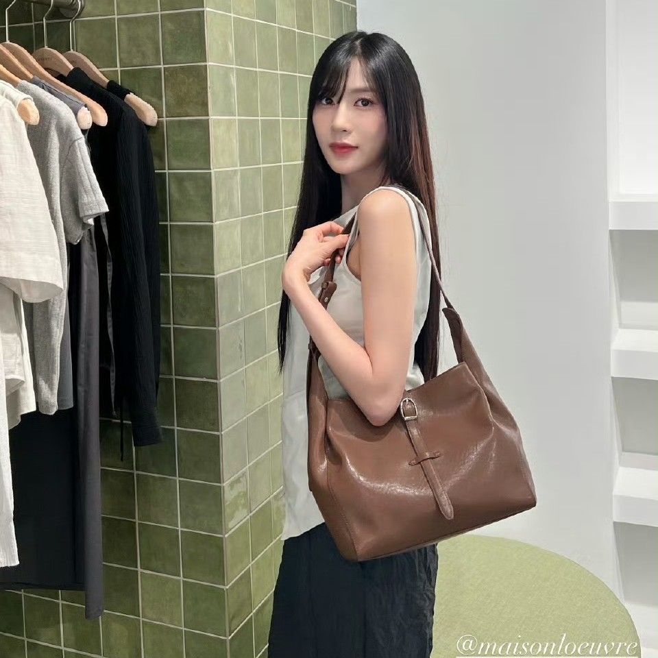 A moment captured by Oh Hayoung (Apink)'s fan