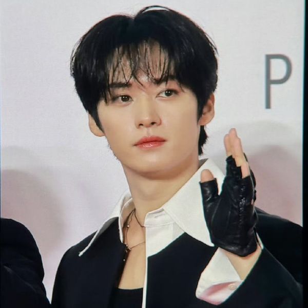 Signature photo of Lee Know (Stray Kids) capturing their charm