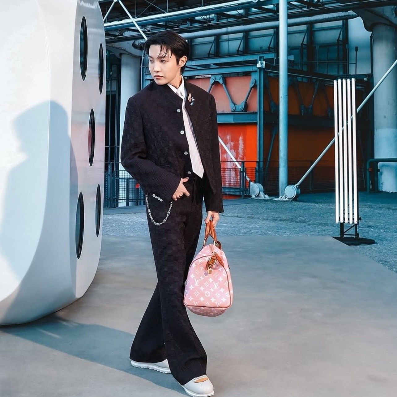 Momen yang diabadikan oleh penggemar j-hope (BTS)
