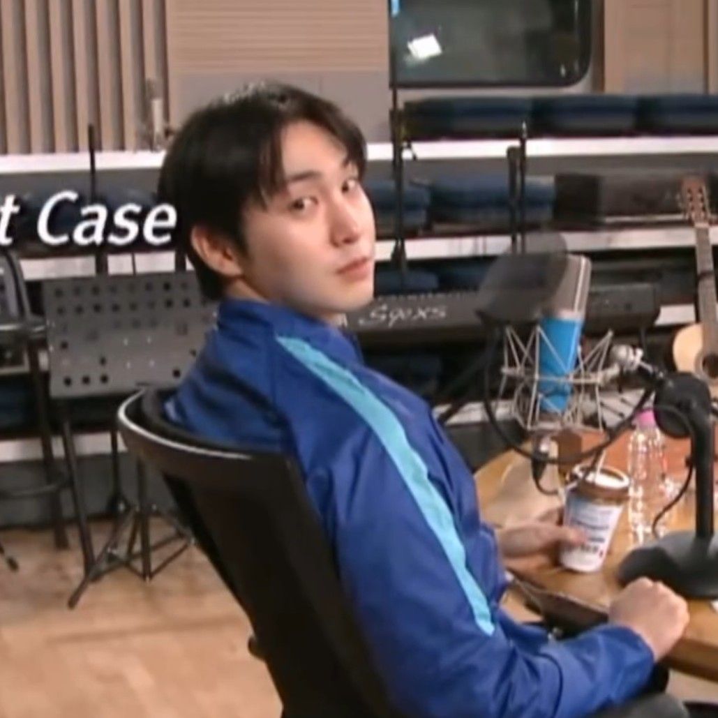 Recent activity shot of Shinwon (PENTAGON)