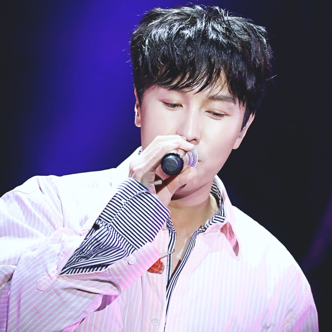 Behind-the-scenes cut of Kim Dongwan (SHINHWA)