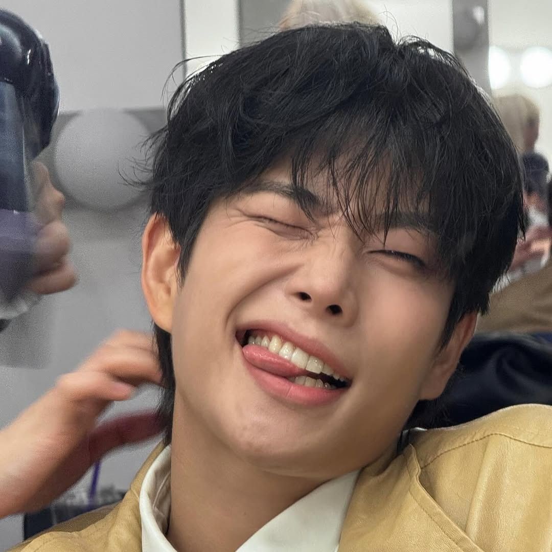 A moment captured by MJ (ASTRO)'s fan