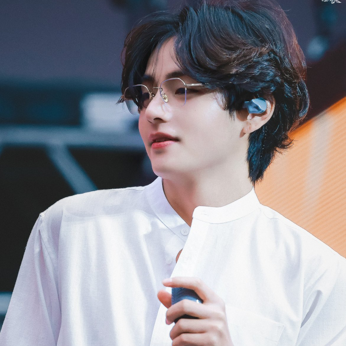 Latest photo of V (BTS)