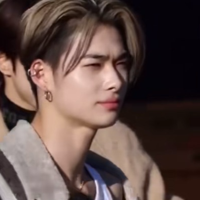 NI-KI (ENHYPEN)的最新照片