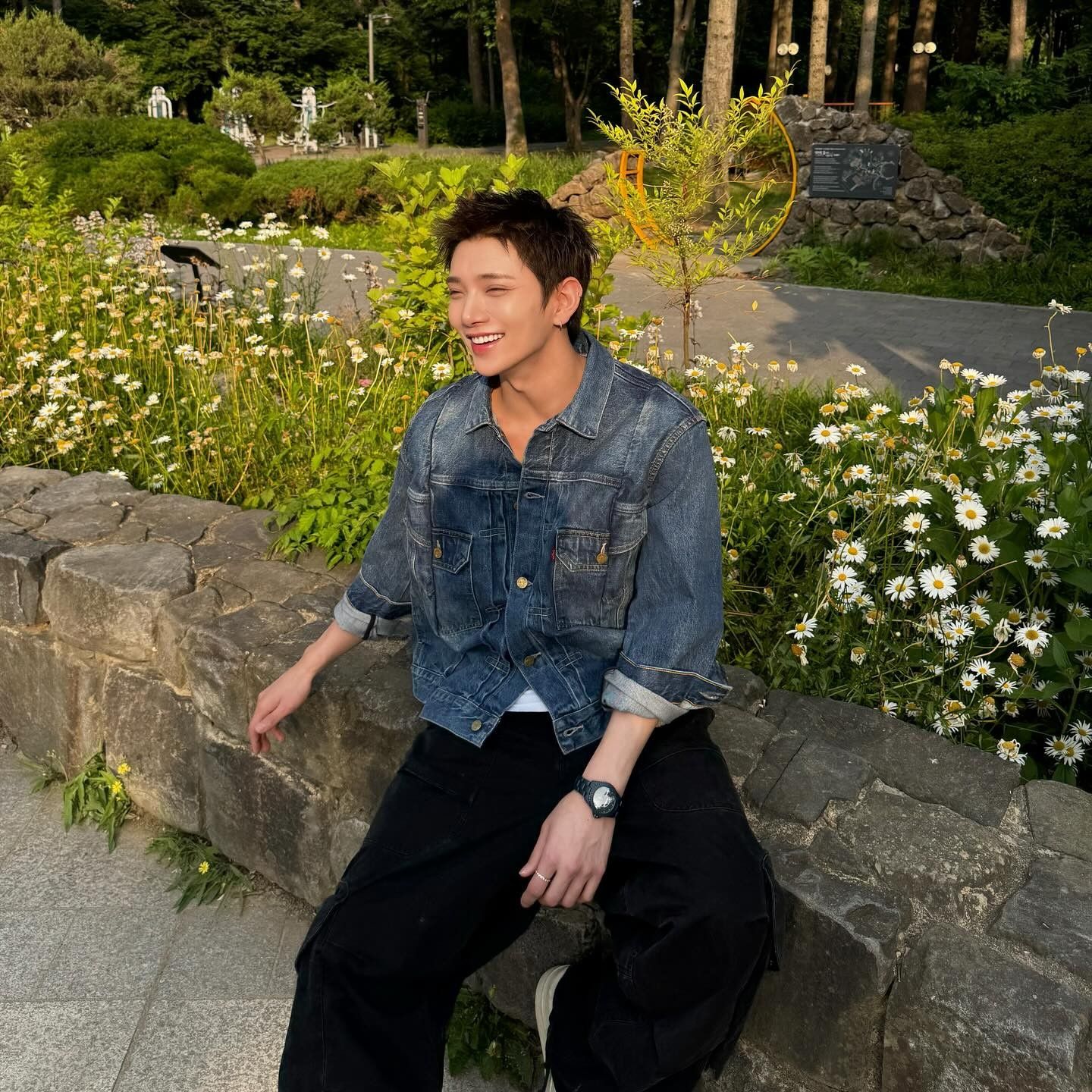 Recent activity shot of Joshua (SEVENTEEN)